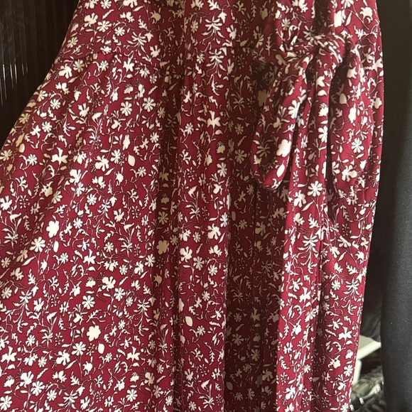 Kaileigh Maroon Floral Jumpsuit with Pockets and adjustable straps - Picture 4 of 4